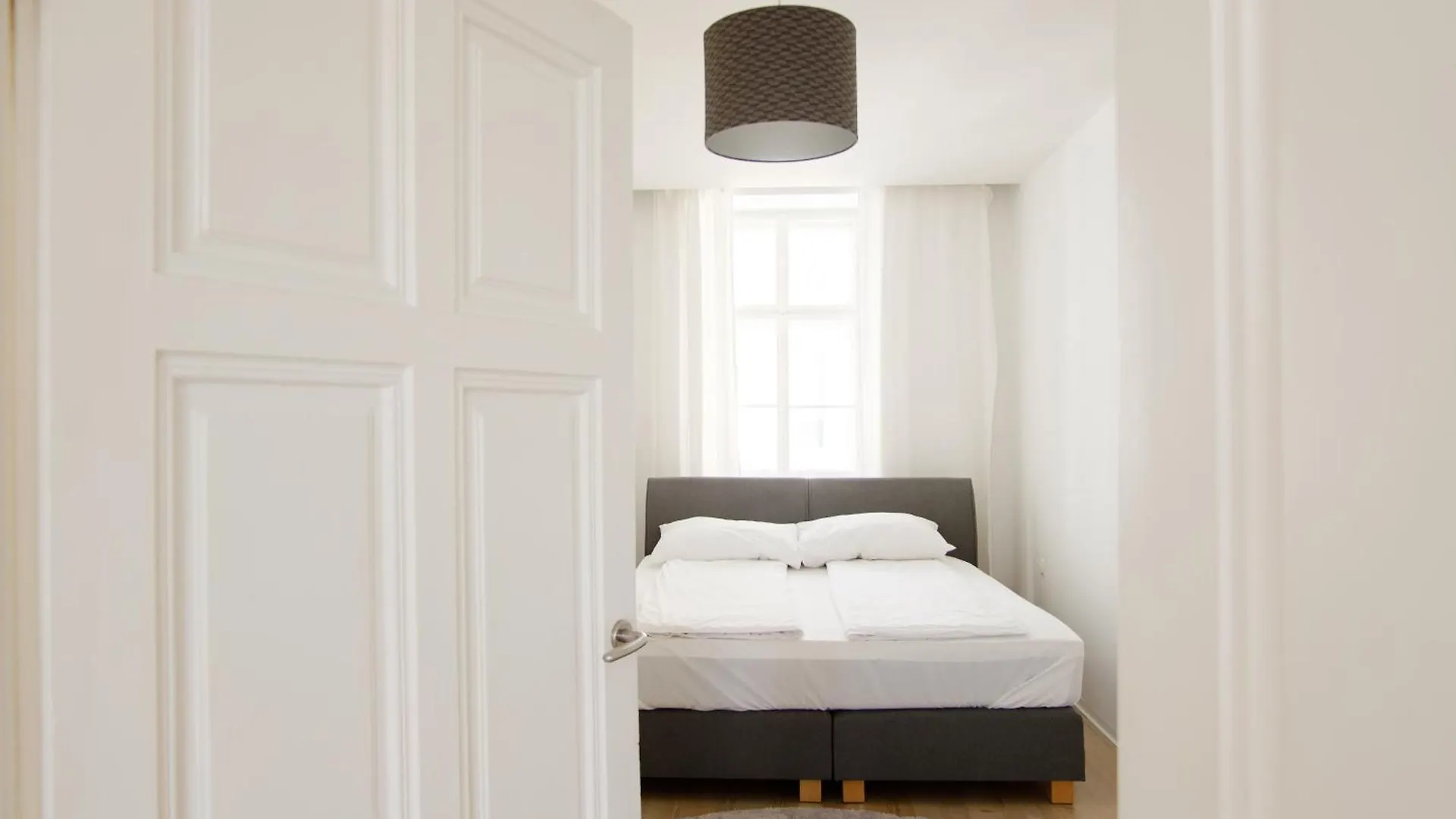 Minimalistic Studio Near Naschmarkt Wien Apartment